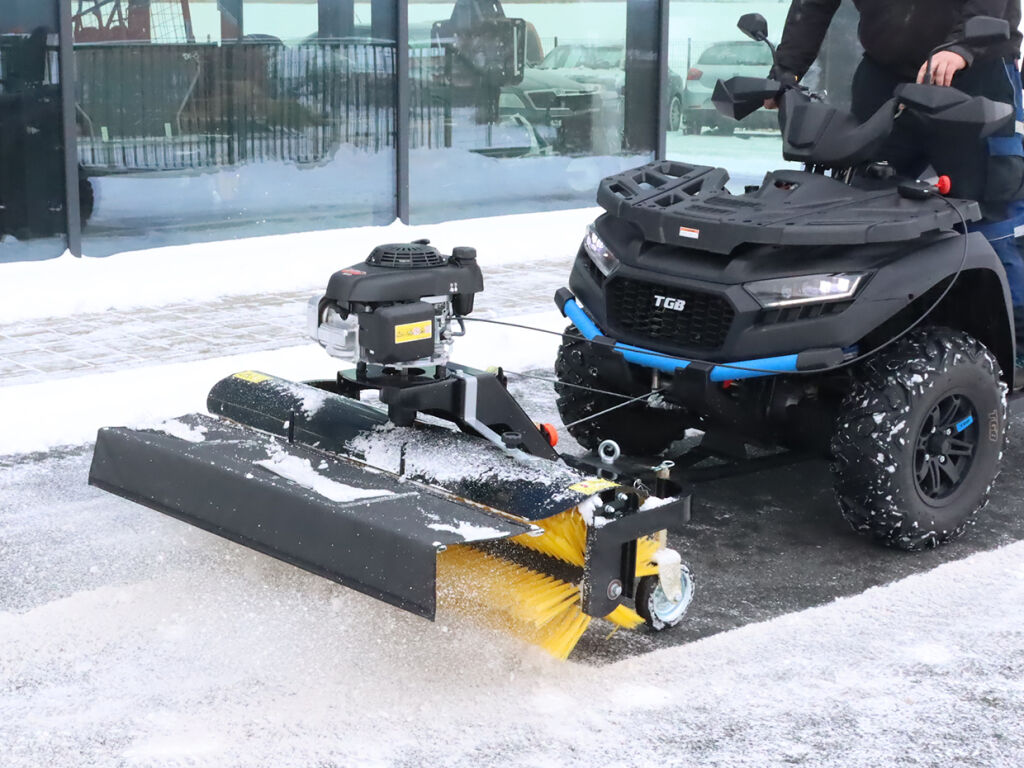 SHARK PROFESIONALUS GATVIŲ IR SNIEGO VALYTUVAS SKIRTAS ATV/UTV + 130L TALPOS SURINKĖJAS