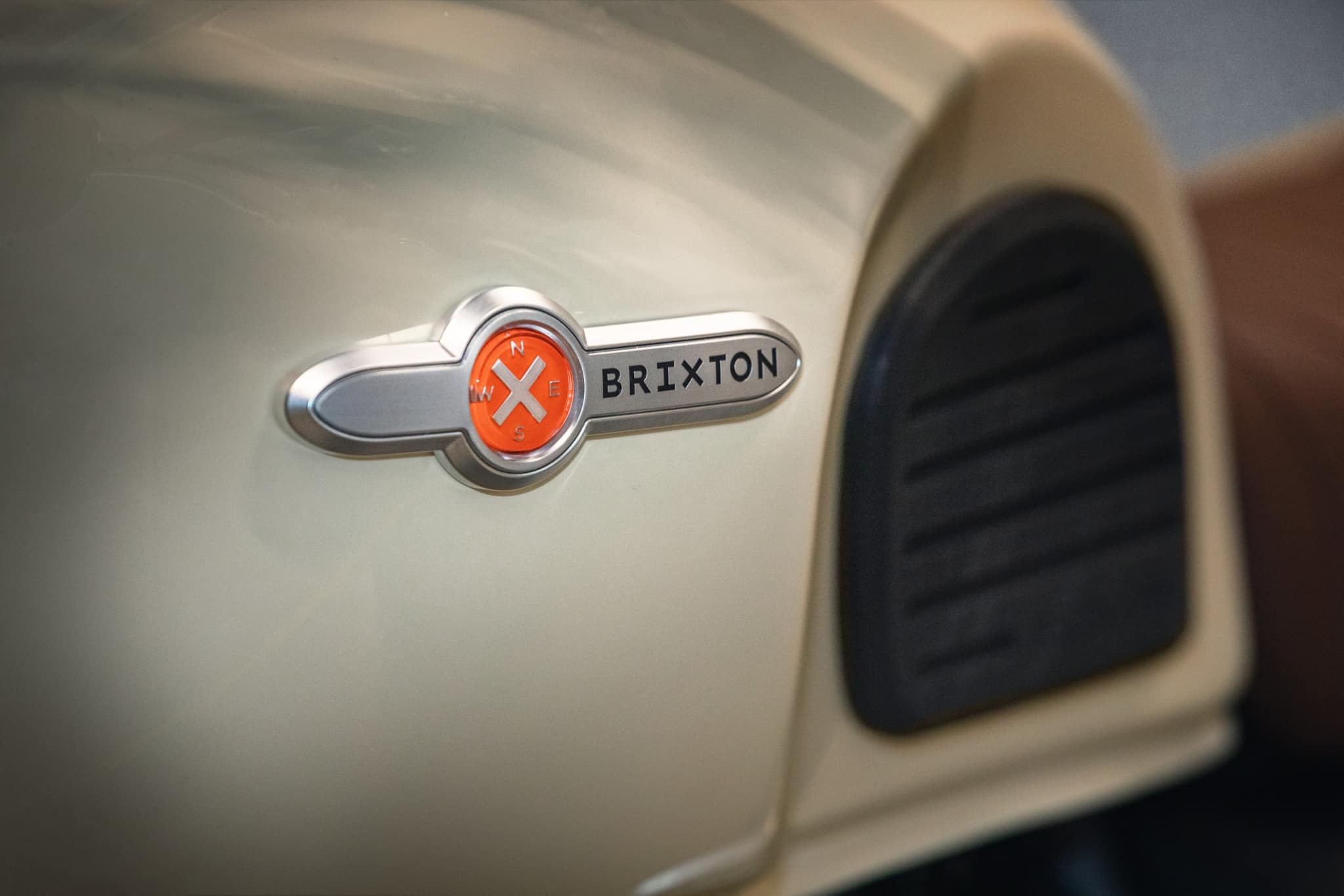 BRIXTON CROMWELL 1200X ABS OFF WHITE E5+