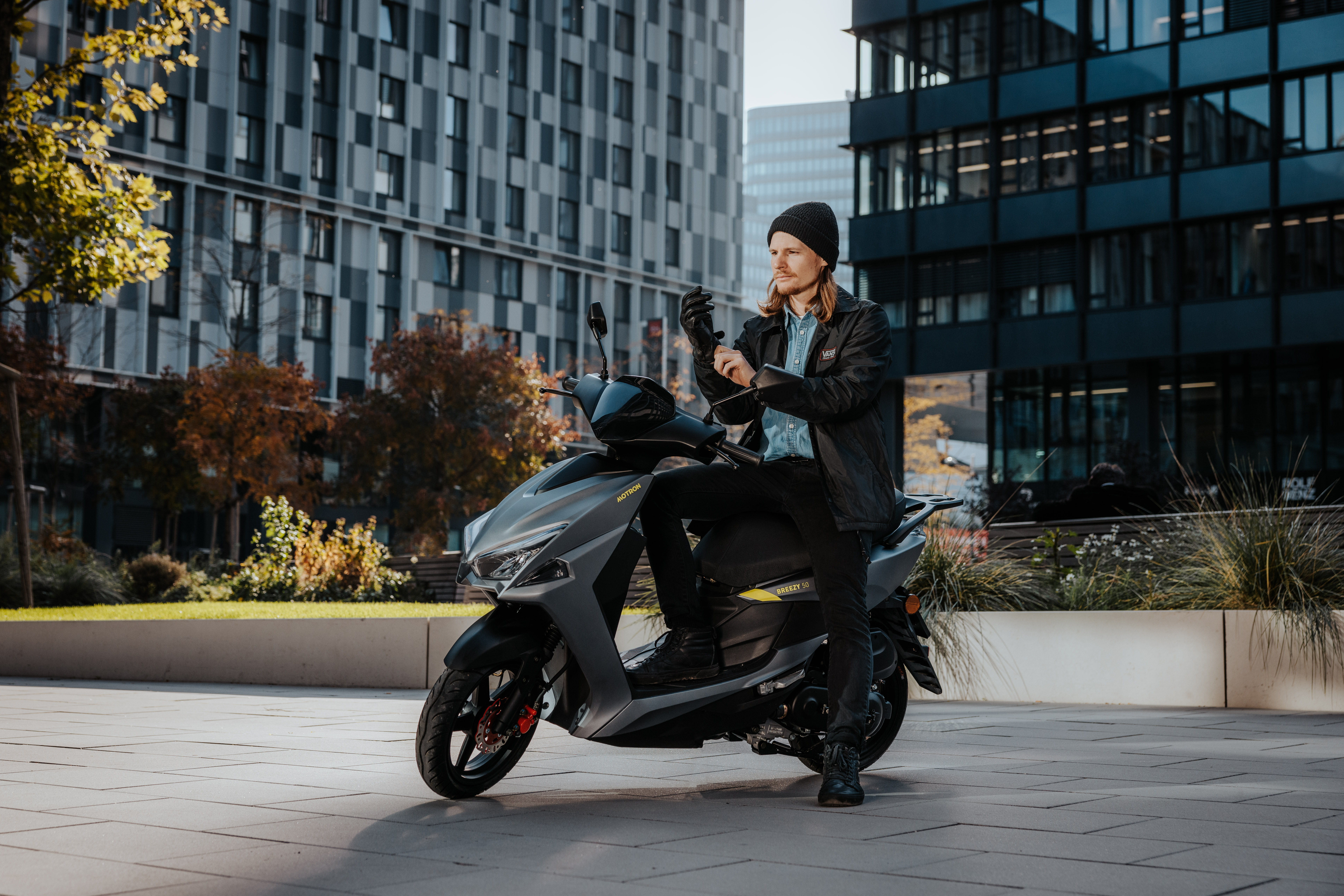 Motoroleris MOTRON BREEZY 50 CARBON BLACK