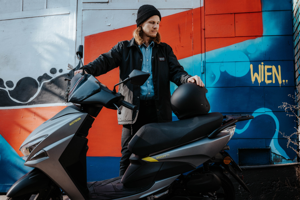 Motoroleris MOTRON BREEZY 50 CARBON BLACK